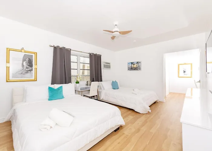 Bellamor Apts At 5Th St Shopping Mall Miami Beach